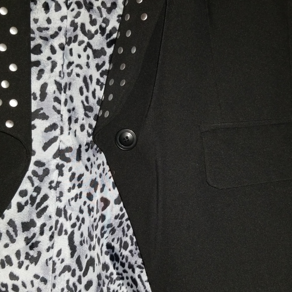 Blazer - Picture 3 of 4